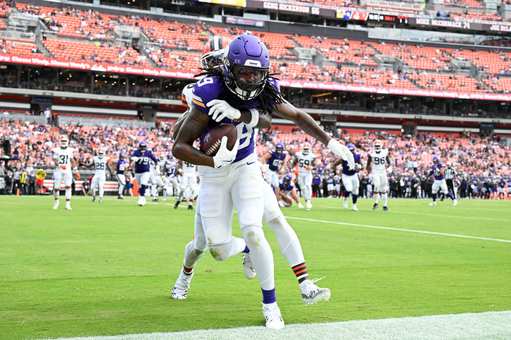 WR Knowles signed to deal