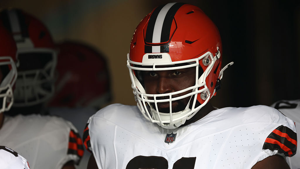 Offensive tackle Roy Mbaeteka signs with Cardinals...