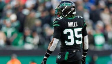 Jalen Mills in action