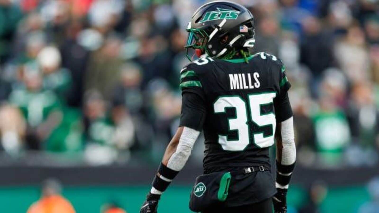 Jalen Mills in action