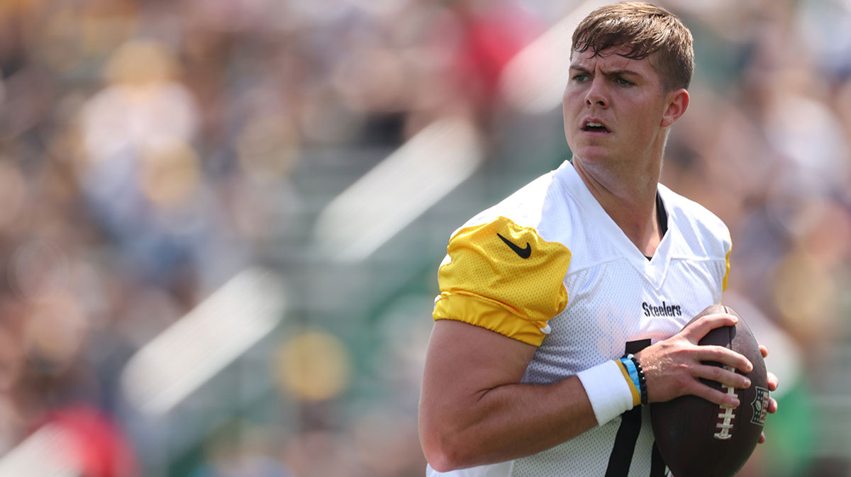 Pittsburgh Steelers quarterback Will Howard (18) participates in drills during training camp at Saint Vincent College.