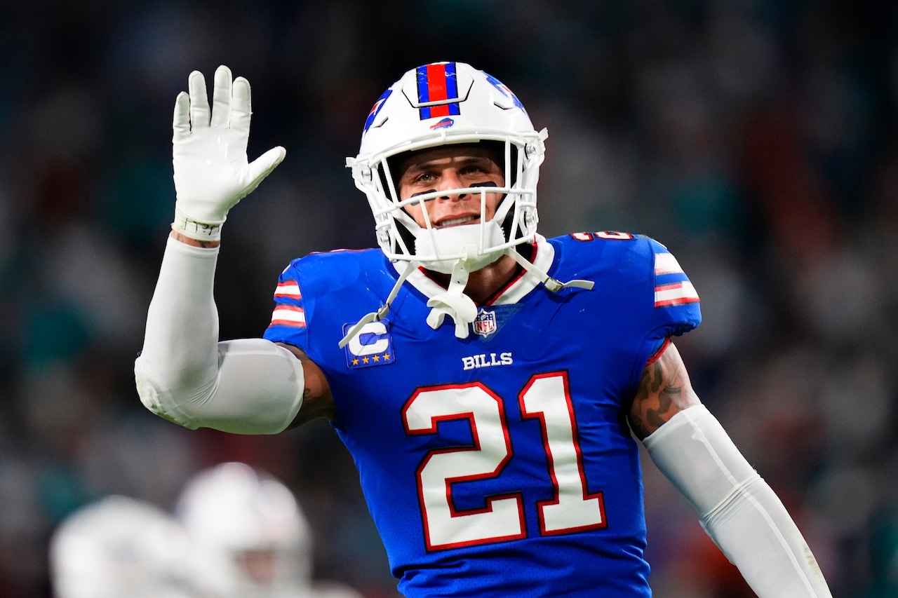 Buffalo Bills re-signing former All Pro safety who played in Miami last year