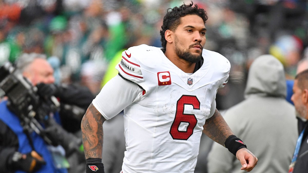 Arizona Cardinals running back James Conner (6) against the Philadelphia Eagles at Lincoln Financial Field.