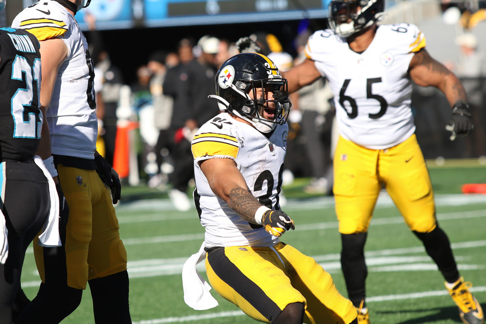 CHARLOTTE, NC - DECEMBER 18: Pittsburgh Steelers running back Jaylen Warren (30) celebrates scoring a touch down during an NFL football game between the Pittsburg Steelers and the Carolina Panthers on December 18, 2022 at Bank of America Stadium in Charlotte, N.C. (Photo by John Byrum/Icon Sportswire)