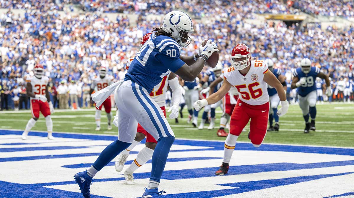 Sep 25, 2022; Indianapolis, Indiana, USA; Indianapolis Colts tight end Jelani Woods (80) catches a ball in the end zone for a touchdown in front of Kansas City Chiefs defensive end George Karlaftis (56) during the first quarter at Lucas Oil Stadium. 