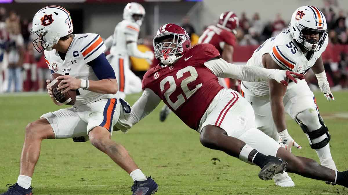 Alabama Crimson Tide defensive lineman LT Overton (22) pressures Auburn Tigers quarterback Payton Thorne (1) during the second half at Bryant-Denny Stadium. Alabama won 28-14.