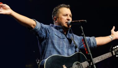 Luke Bryan Gets New England Audience Good With Tom Brady Prank: "That Was So Wrong"