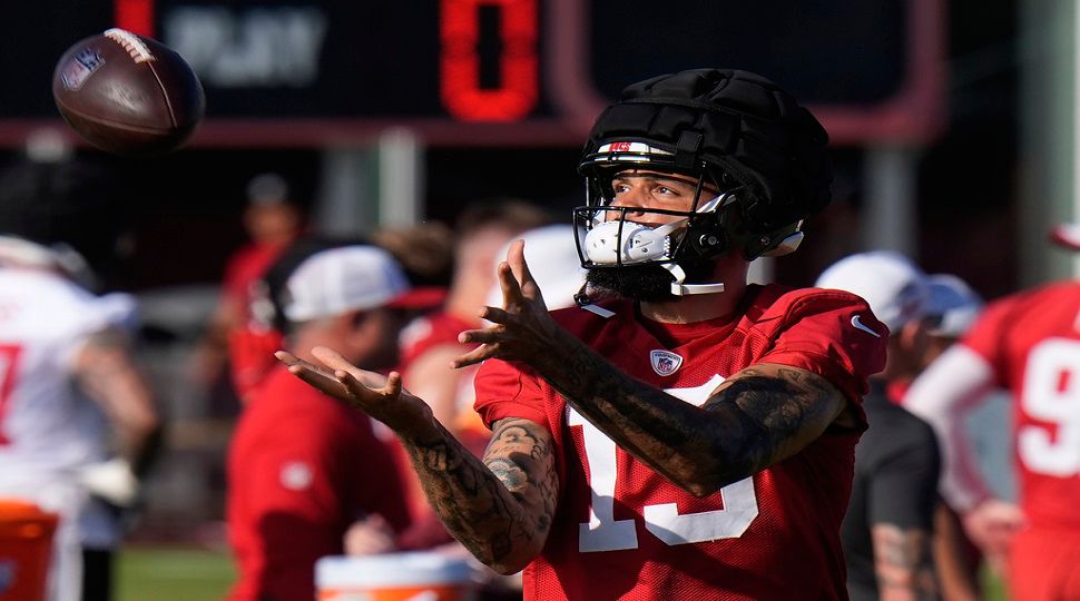 Tampa Bay Buccaneers wide receiver Mike Evans catches a pass during Back Together Weekend at an NFL football training camp practice Sunday, July 27, 2025, in Tampa, Fla. (AP Photo/Chris O'Meara)