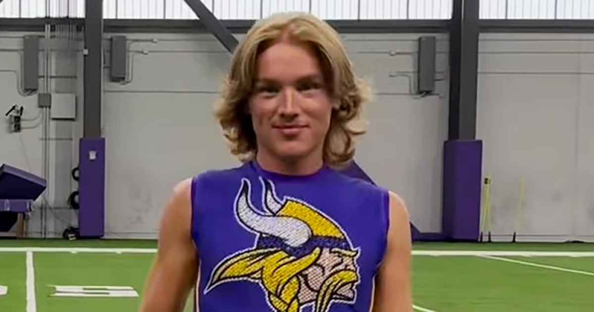 Male Vikings Cheerleader Shuts Down Haters While Making NFL Debut