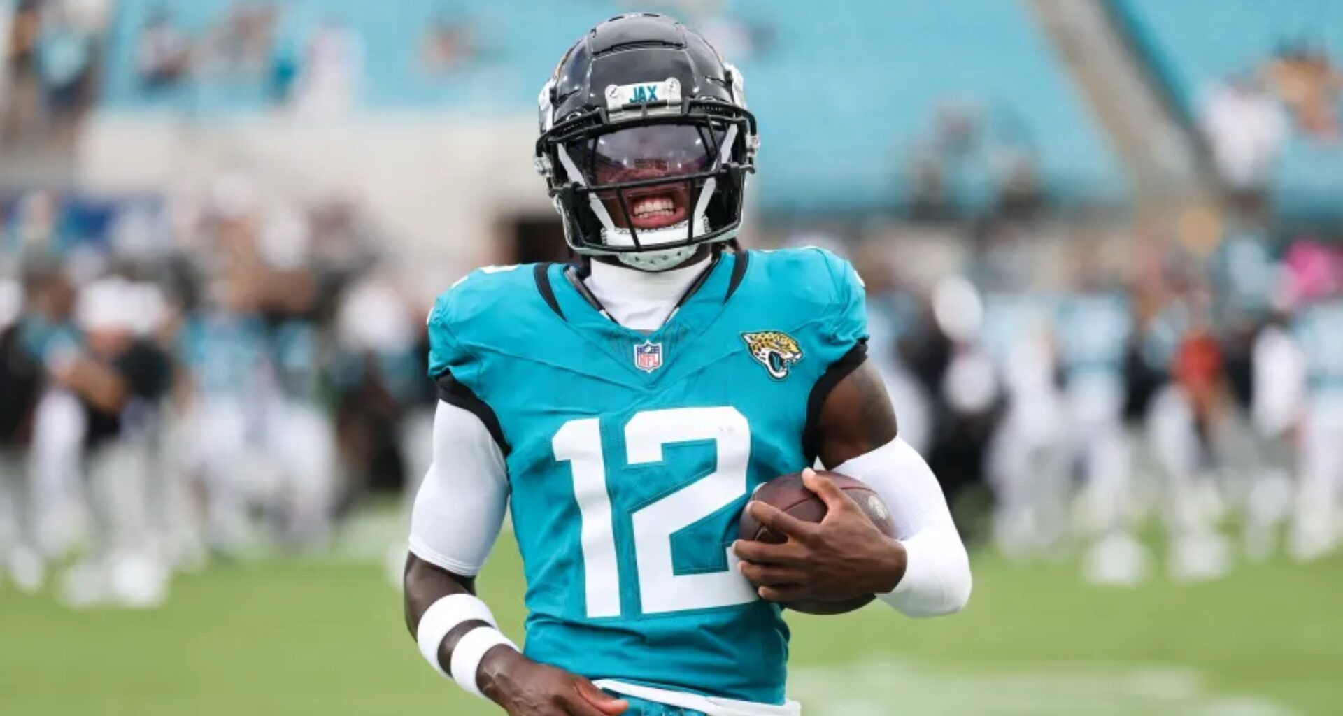 Travis Hunter humbled by third-round rookie on debut as Jaguars coach defends No. 2 pick