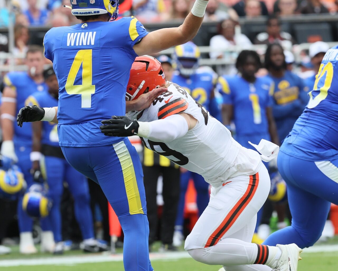 Which Browns rookie won the 2025 Maurice Bassett Award after a standout camp?