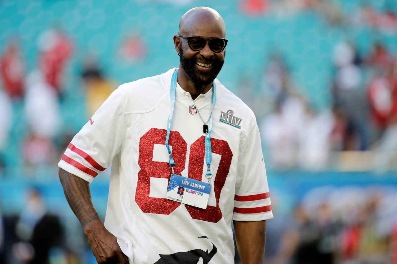 Watch NFL legend Jerry Rice share encouragement with in-state college football team
