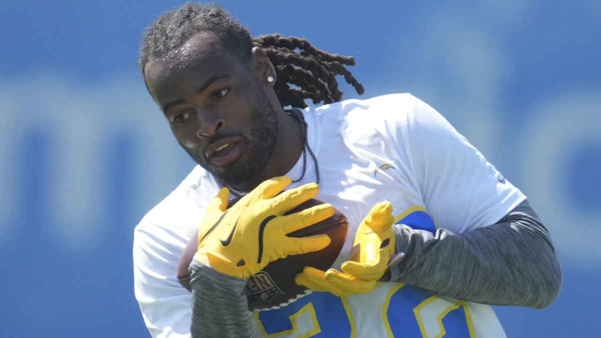 Los Angeles Chargers running back Najee Harris (22) catches the ball during offseason workouts at The Bolt.