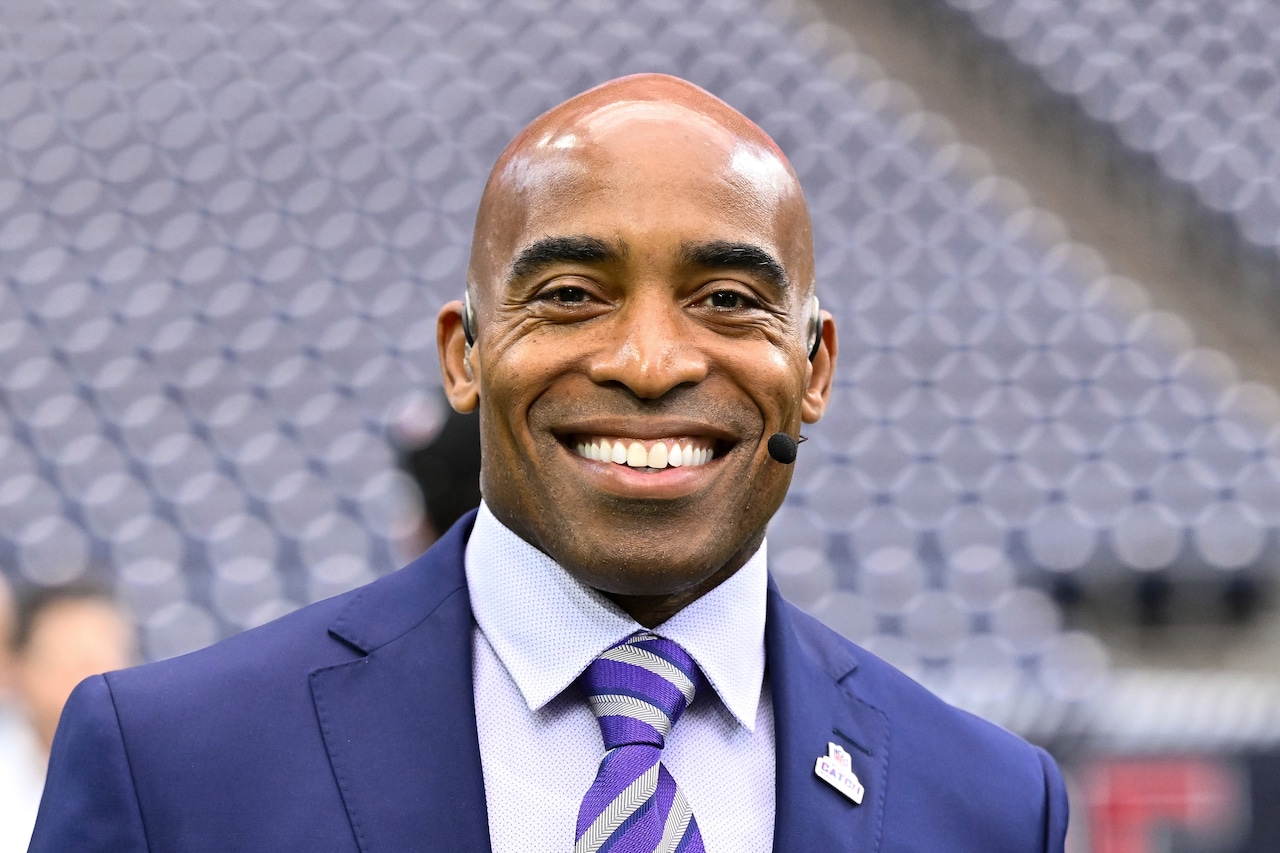Tiki Barber, former NFL running back, out at CBS, joins Giants radio broadcast