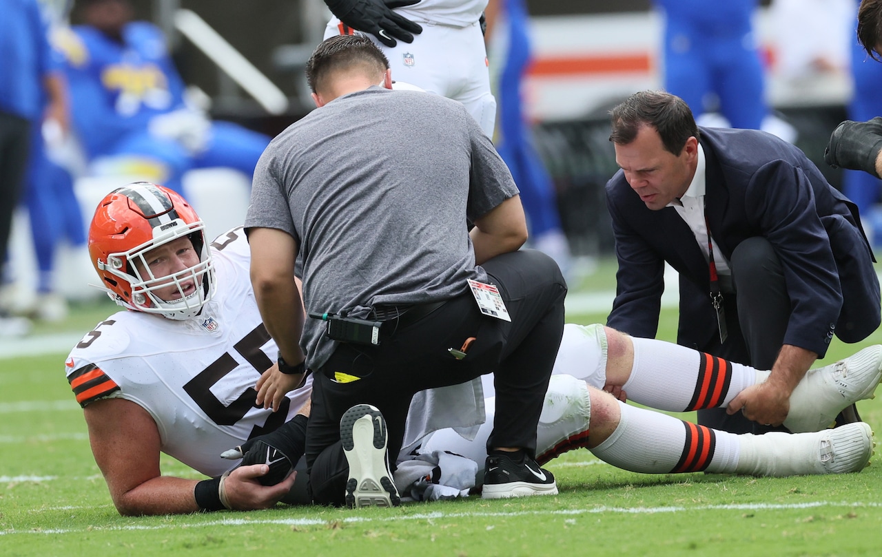 Browns face potential offensive line crisis if Ethan Pocic’s injury is serious