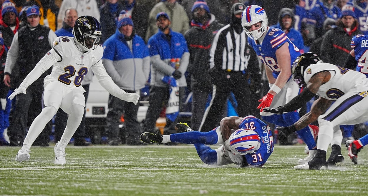 Rasul Douglas, Miami Dolphins, Agree to Contract