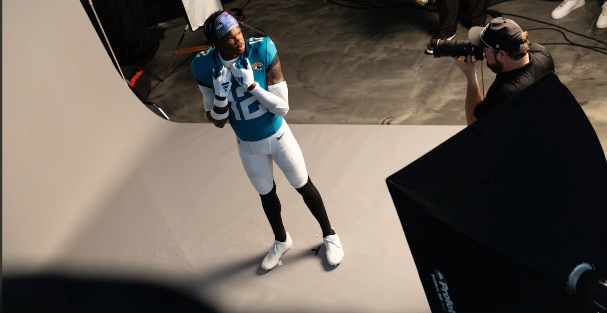 Exclusive: A Day in the Life of NFL Photographer Logan Bowles