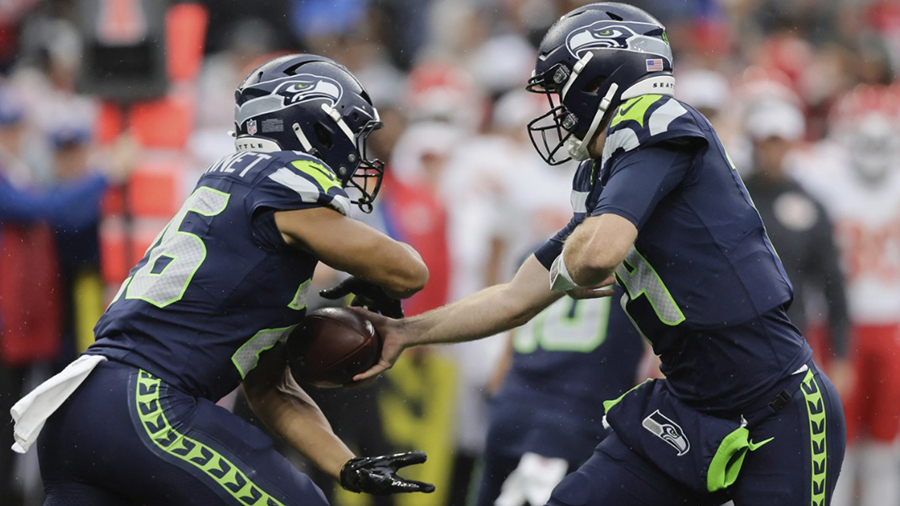 Seattle Seahawks Sam Darnold Zach Charbonnet handoff Kansas City Chiefs preseason 2025...
