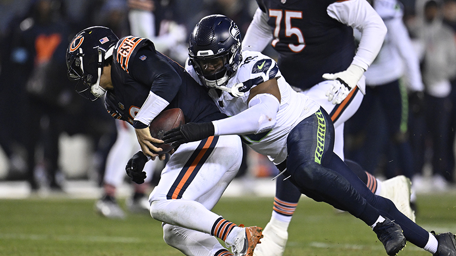 Seattle Seahawks Uchenna Nwosu sack Chicago Bears Caleb Williams 2024...