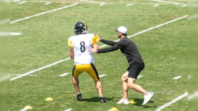 Steelers QB Coach Tom Arth Hasn't Noticed A Lag With Aaron Rodgers Signing So Late