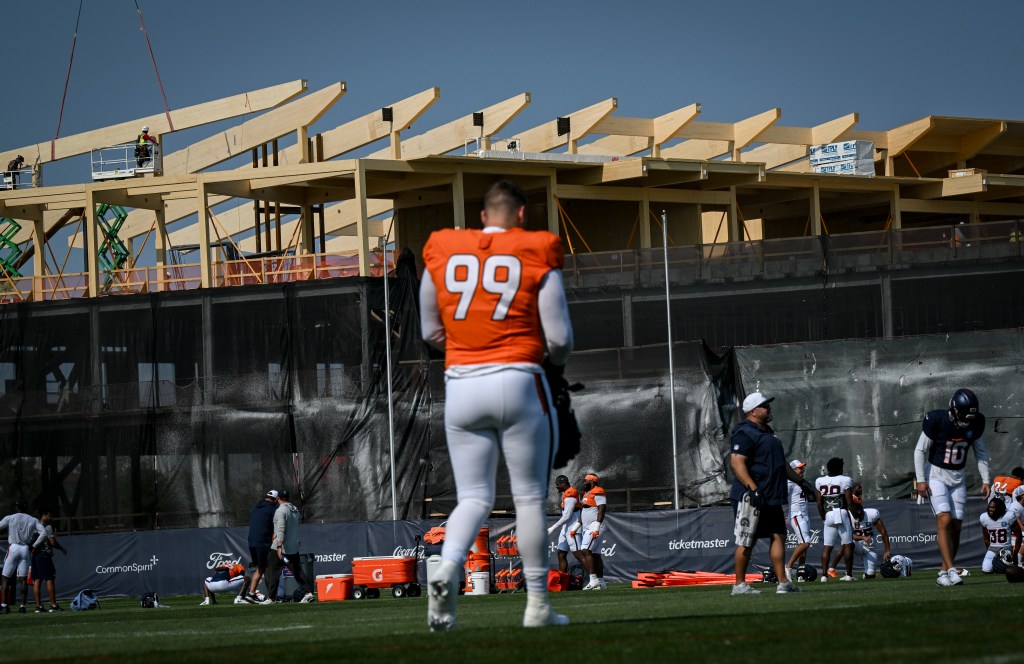 Broncos should pay Zach Allen, says Derek Wolfe. And he's right.