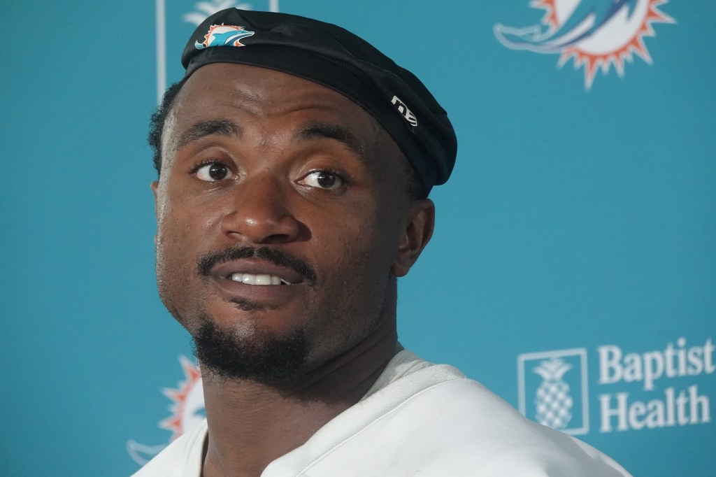 Dolphins RT Austin Jackson to miss 'weeks' with injury, report says