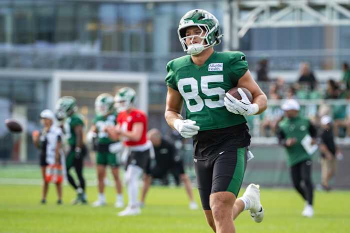 Rookie tight end Mason Taylor, son of Hall of Fame pass rusher, shining at Jets camp