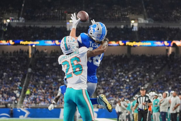 Detroit Lions wide receiver Isaac TeSlaa (18) pulls in a...