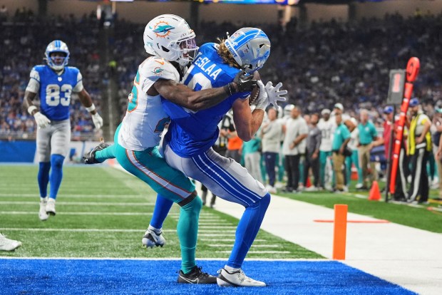 Detroit Lions wide receiver Isaac TeSlaa (18) pulls in a...