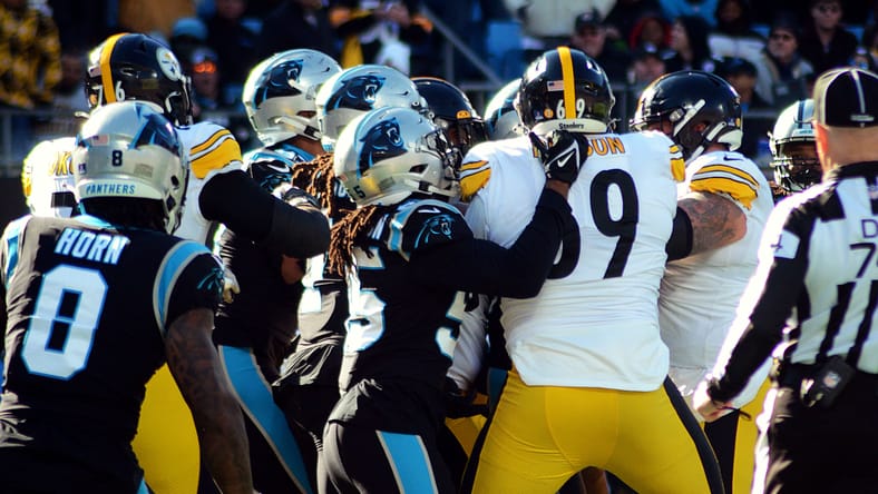 A brief skirmish breaks out between the Steelers and Panthers on Sunday, Dec. 18, 2022 at Bank of America Stadium in Charlotte. (Mitchell Northam / Steelers Now)