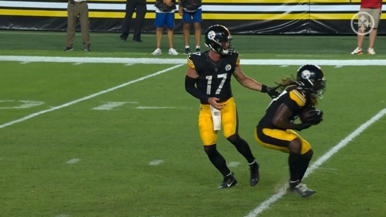 Steelers trade Skylar Thompson