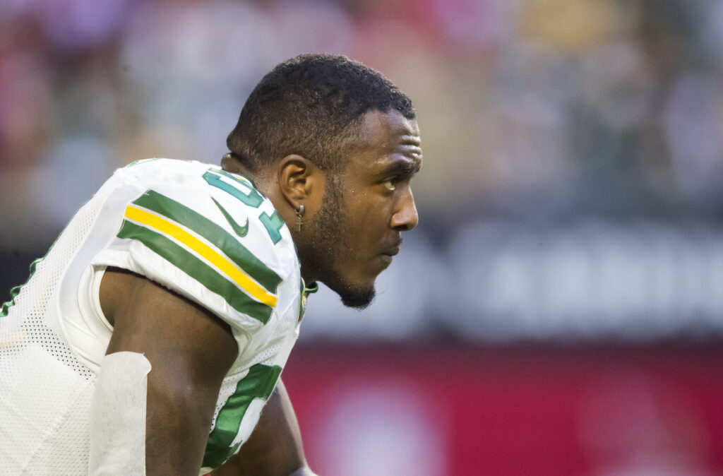 Panthers Sign LB Krys Barnes