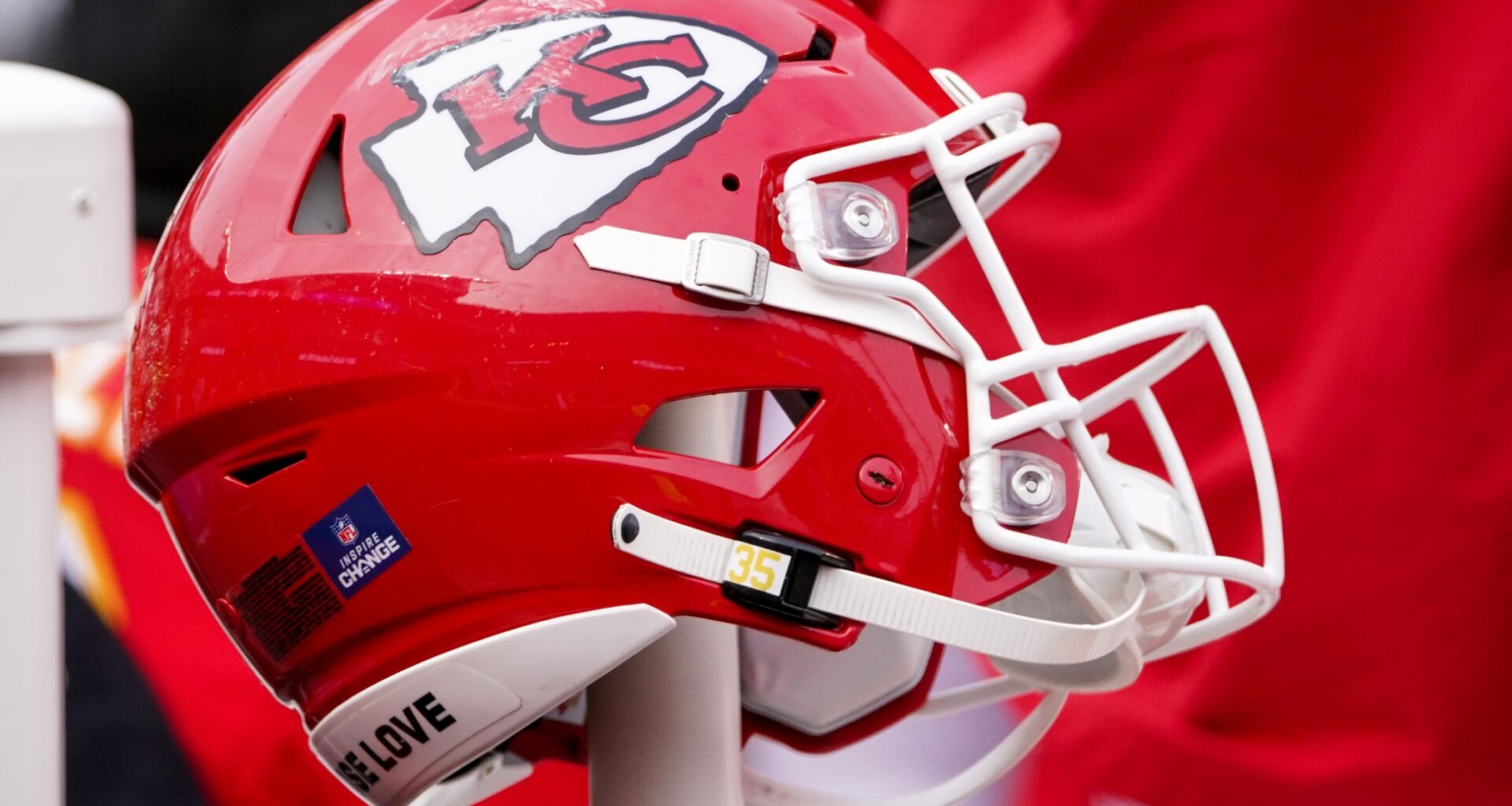 NFL world reacts after Chiefs lose quarterback