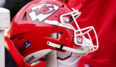 NFL world reacts after Chiefs lose quarterback