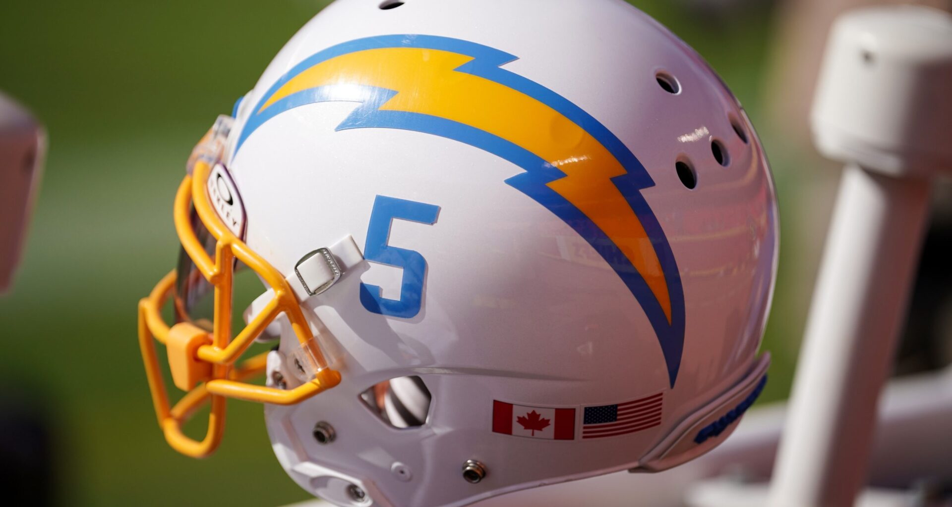 NFL world reacts after Chargers lose star player for season