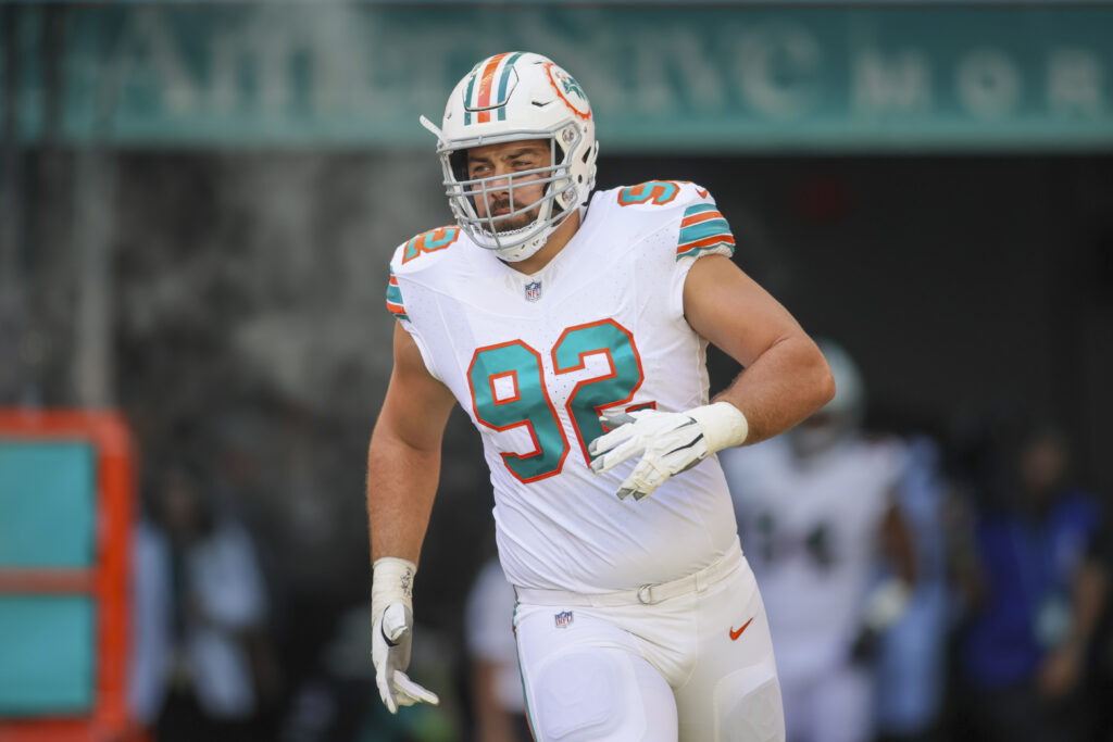 Dolphins Extending DT Zach Sieler