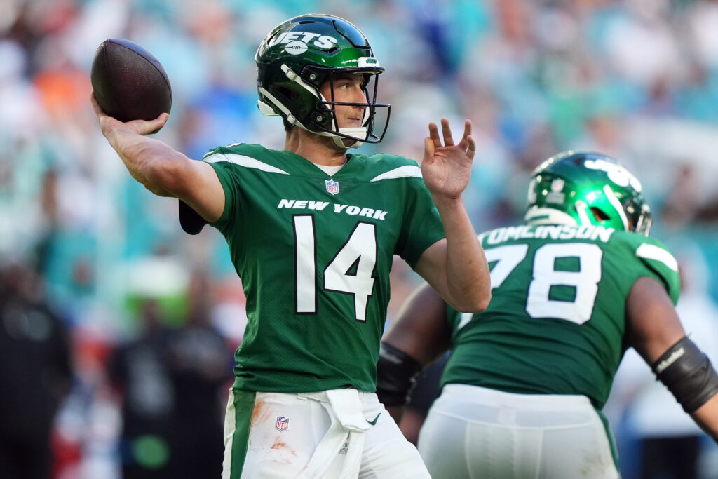 Titans Sign QB Trevor Siemian, Release QB Tim Boyle