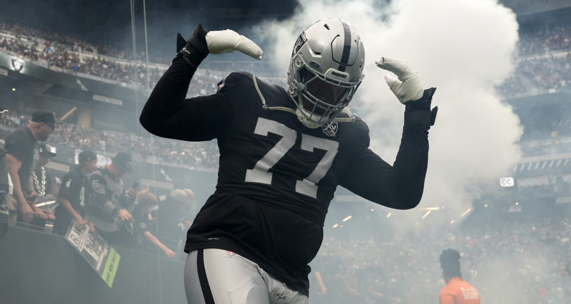 Raiders Cut OT Thayer Munford