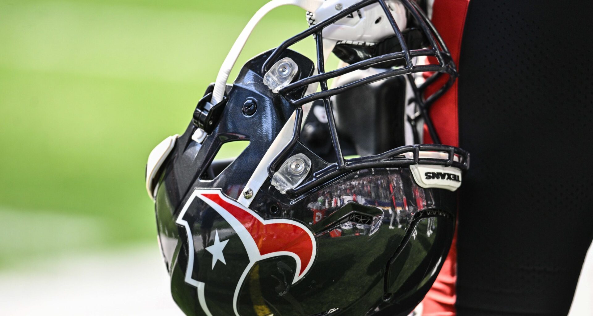 NFL world reacts to gruesome Texans injury