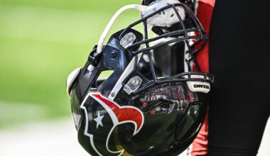 NFL world reacts to gruesome Texans injury