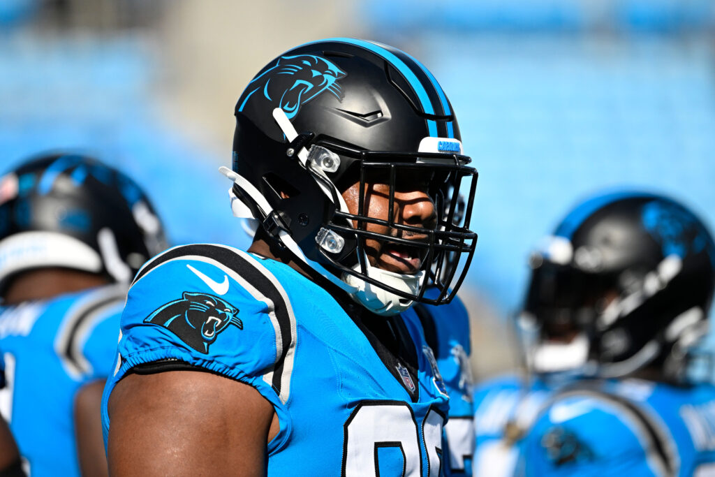 Titans To Sign DL Shy Tuttle