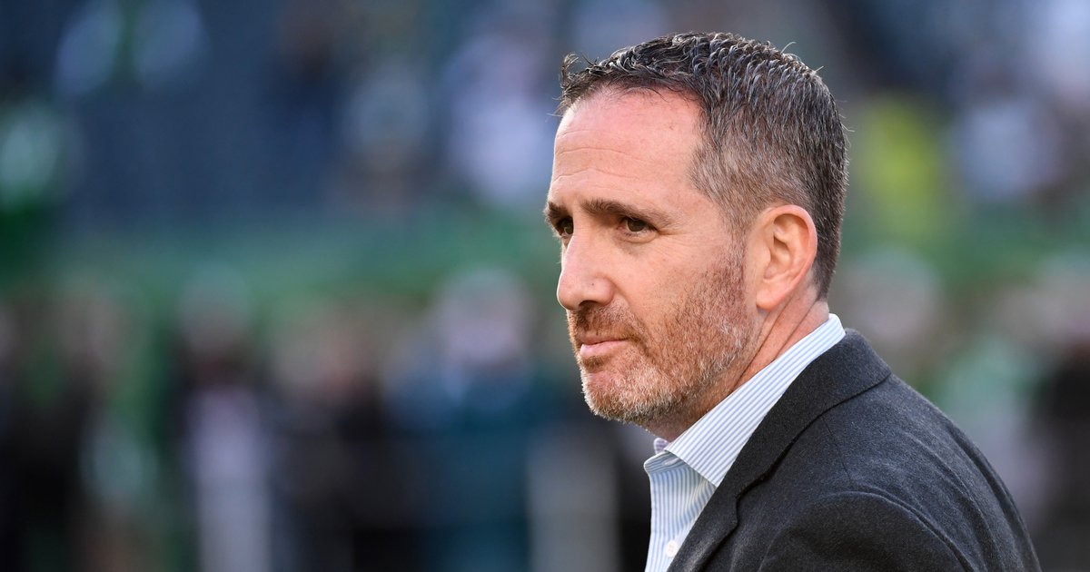 Reviewing the abnormal number of trades Howie Roseman makes with the Texans