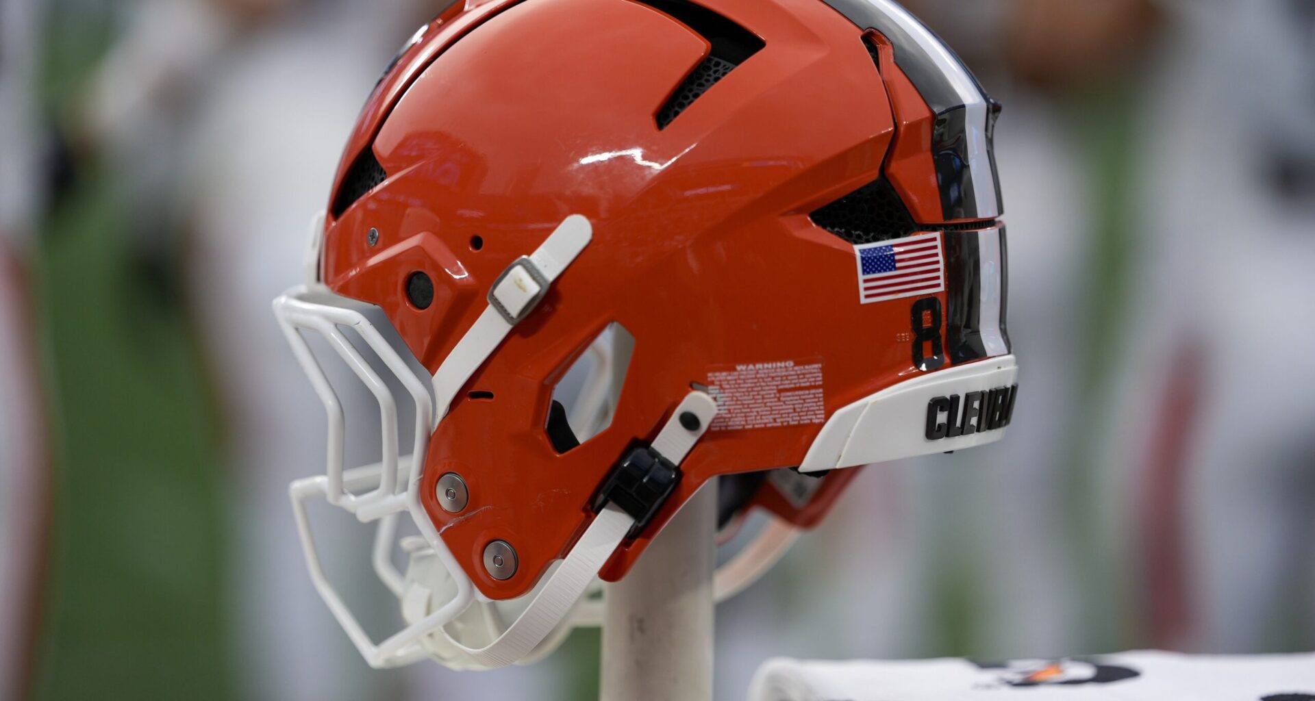 Browns Re-Sign TE Brenden Bates & CB Dom Jones