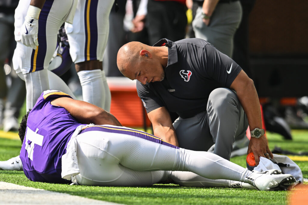 Vikings WR Rondale Moore Suffers Knee Injury, Out For Season