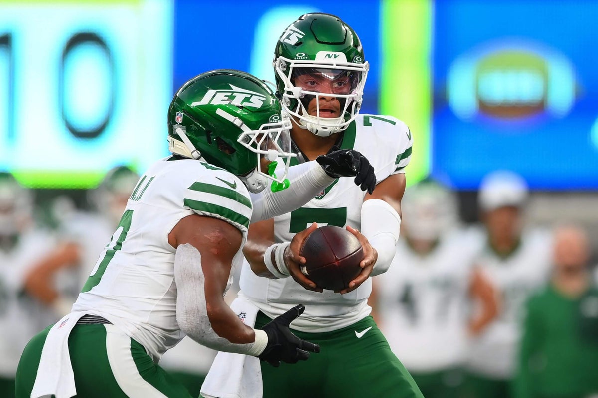At some point, Justin Fields will have to throw the ball — it would be nice to see it this summer