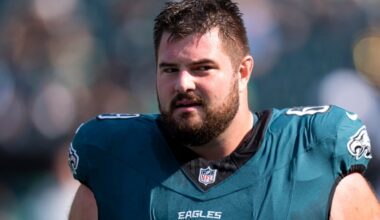 Landon Dickerson brings the beer to Browns-Eagles joint practice