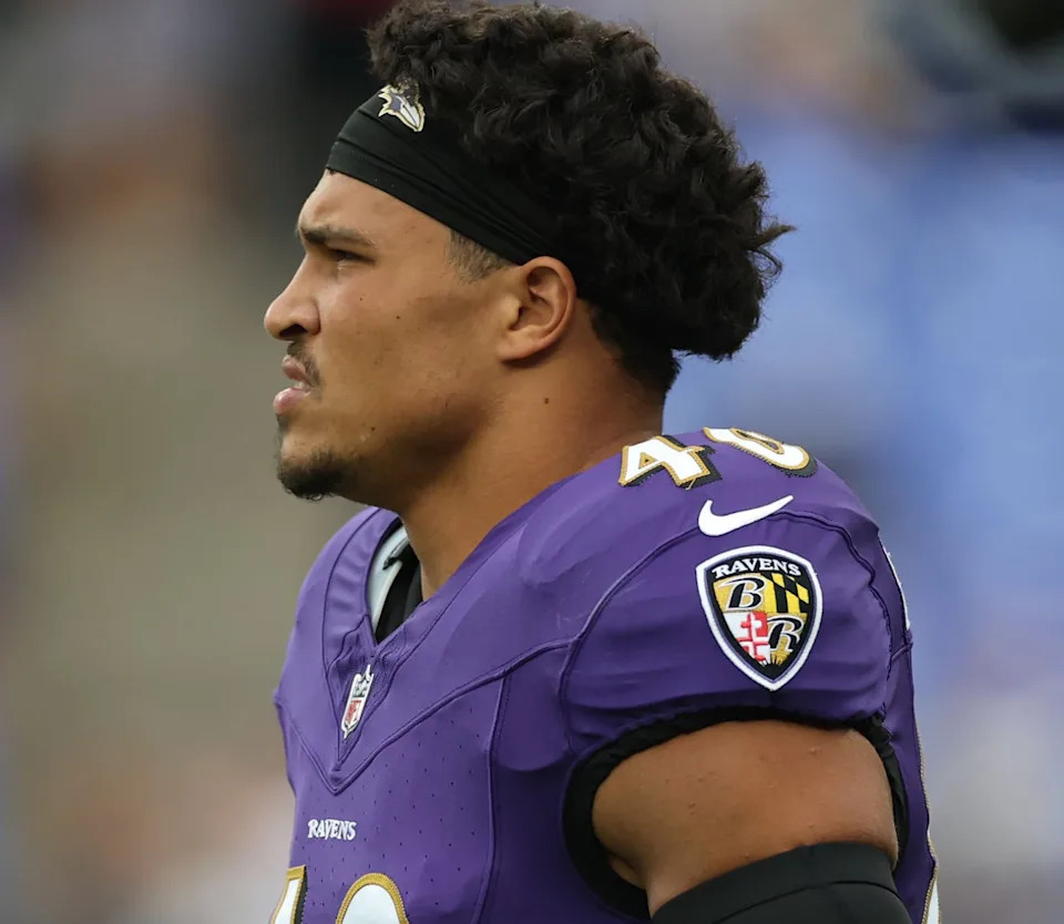 BALTIMORE, MARYLAND: Linebacker Teddye Buchanan #40 of the Baltimore Ravens looks on in warmups during the NFL Preseason 2025 game between Indianapolis Colts and Baltimore Ravens at M&T Bank Stadium on August 7, 2025 (Photo by Patrick Smith/Getty Images)