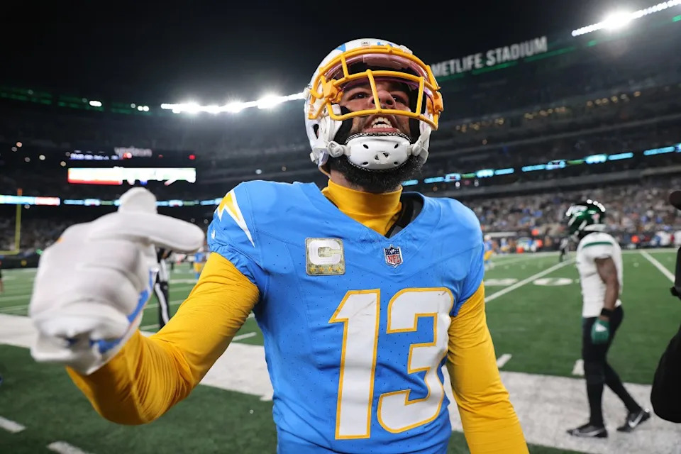 Los Angeles Chargers wide receiver Keenan Allen celebrates after catching a pass in the 4th quarter. Charles Wenzelberg / New York Post