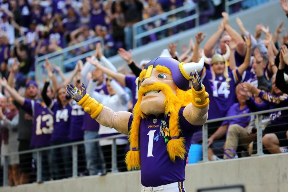 Vikings Mascot Viktor Mocks Texas State Fair Attendance