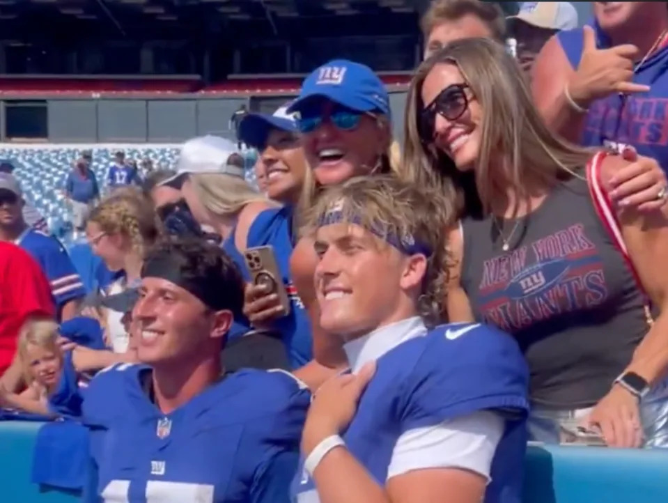 Jaxson Dart and his mom.NFL/X